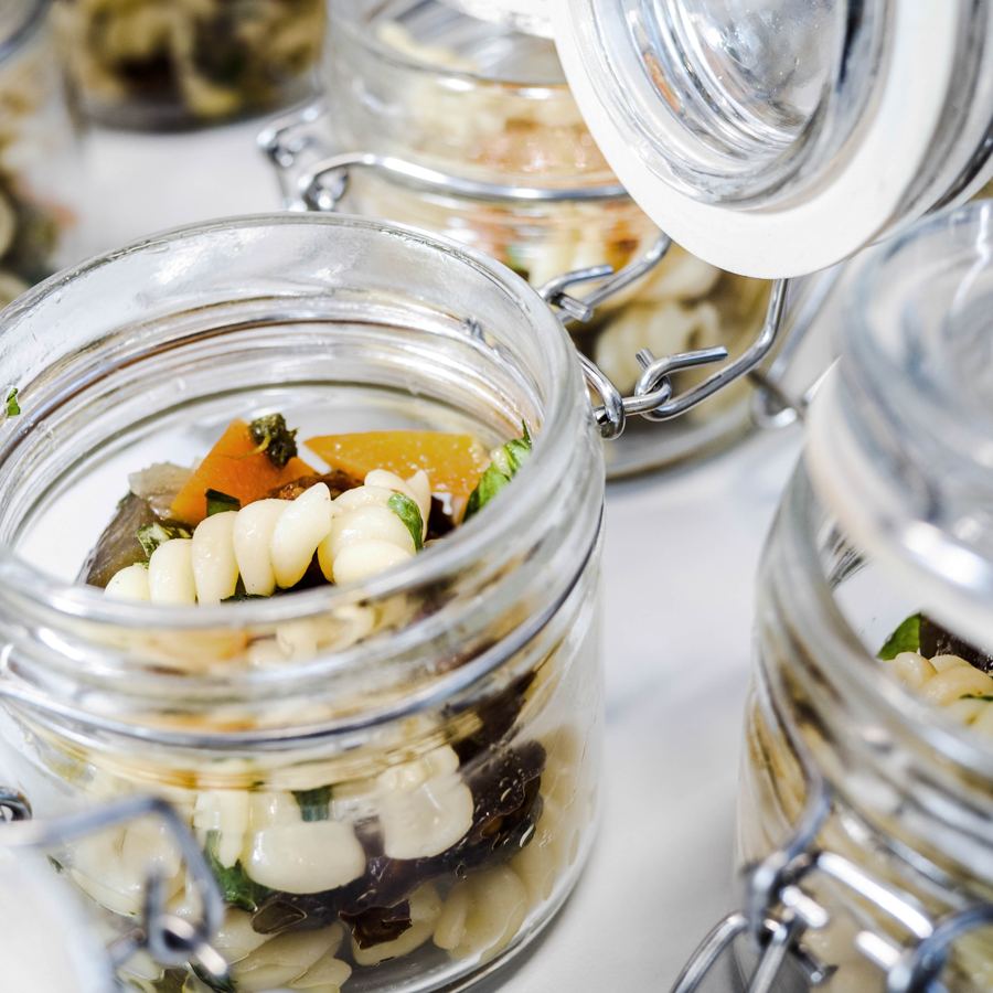Nudelsalat im Bügelglas
